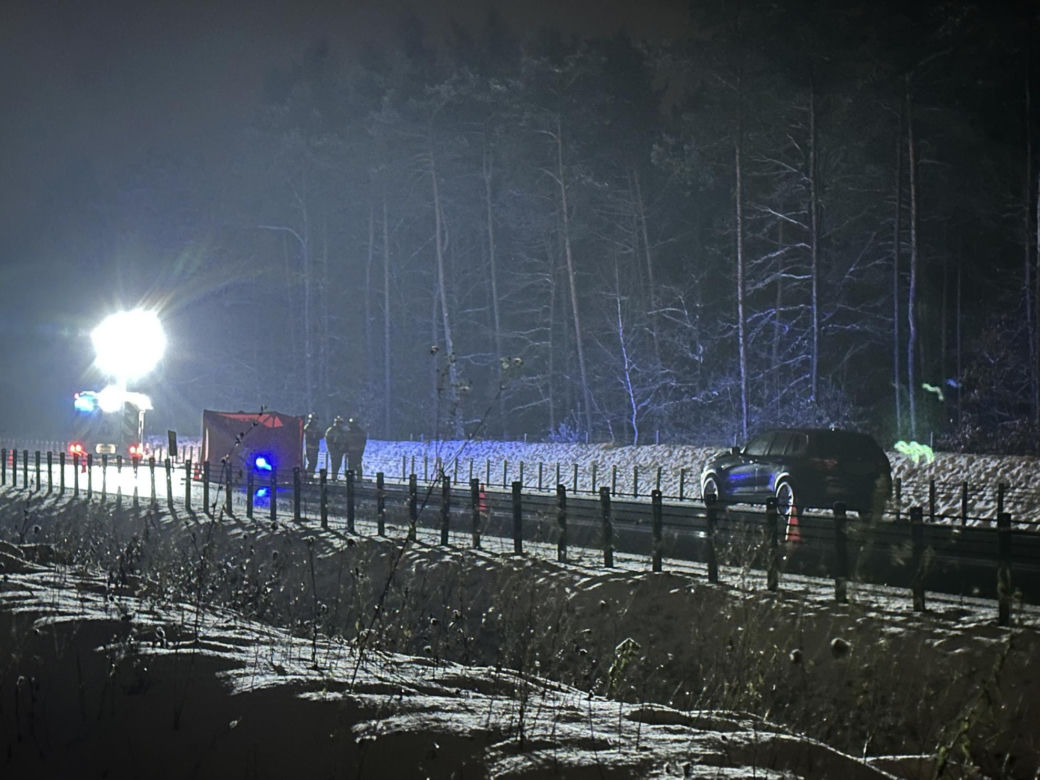 Szedł wieczorem obwodnicą Żyrardowa. Gdy przechodził przez drogę, zginął