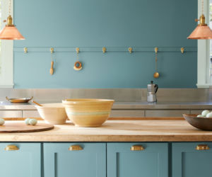 Kolor Roku 2021 Benjamin Moore: zielono-niebieski Aegean Teal