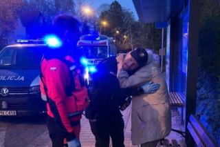 Dramatyczne sceny w Sopocie! Przestraszona 85-latka siedziała na przystanku i nie pamiętała swojego nazwiska