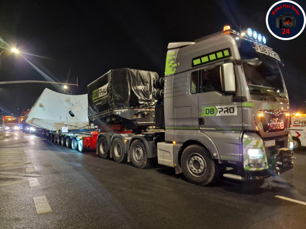 Gigantyczna tarcza w nocy przejechała przez Warszawę. Tak wyglądaj jej transport!