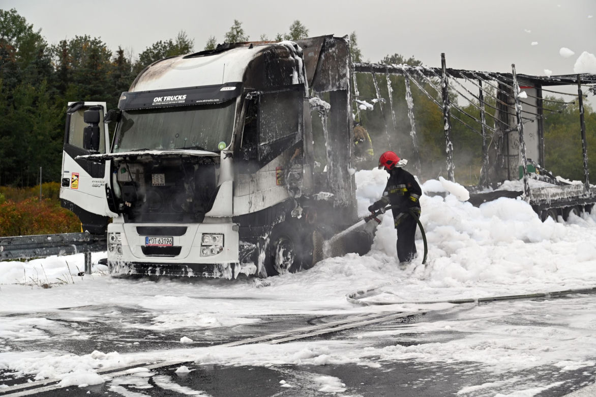 Pożar ciężarówki na S10 pod Stargardem