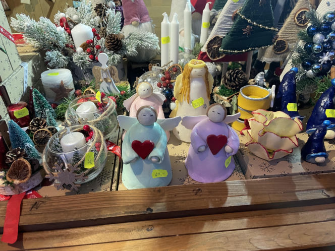 Pokémony, różowe gofry i zaskakujące różnice w cenach. Porównaliśmy łódzkie jarmarki