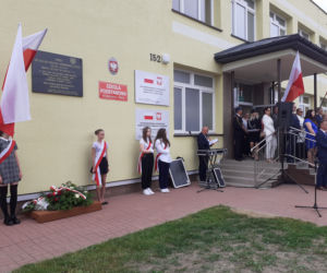 Dąbrówka Stany, gmina Skórzec: nowym wozem strażackim, po nowej drodze, do nowej szkoły