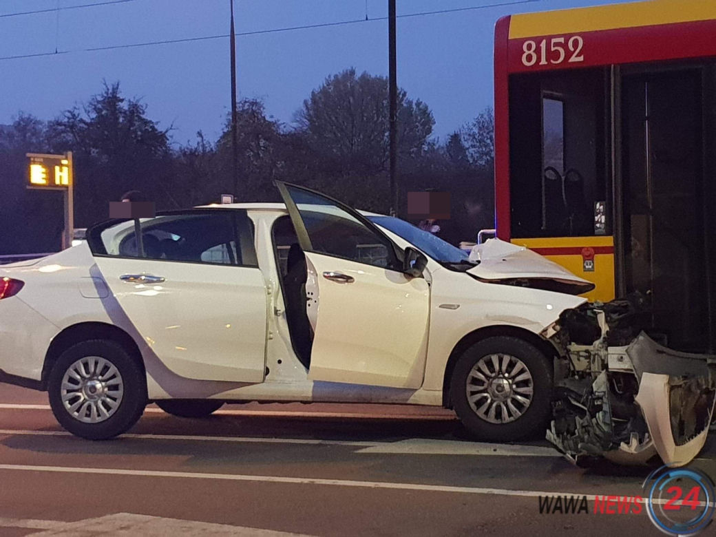 Wbił się w autobus