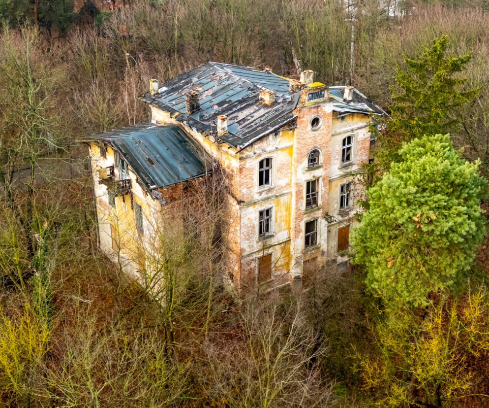 Opuszczona willa w Konstancinie