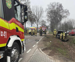 Do niebezpiecznego wypadku doszło dziś (w czwartek, 18 grudnia) po godz. 13.00 w miejscowości Pieńki na drodze wojewódzkiej nr 698. Zderzyły się tam dwa samochody osobowe.