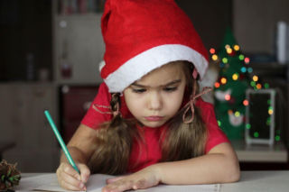 Jak napisać list do Świętego Mikołaja? Przykład i gotowy szablon listu [WZÓR]