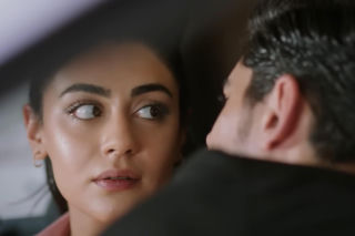 Panna młoda, odcinki 64-68. Czuły pocałunek Hancer i Cihana na oczach Beyzy! Zaskakujące zwroty akcji