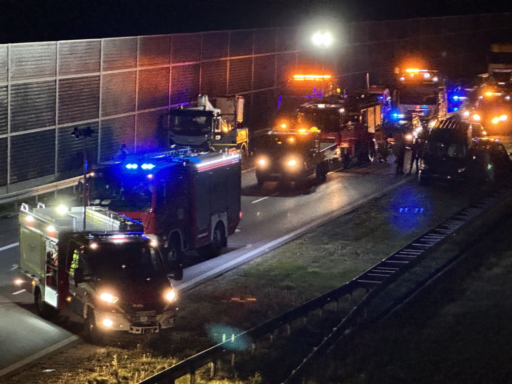 Feliksów. Zderzenie samochodu osobowego z cysterną. Ciężarówka zablokowała całą autostradę