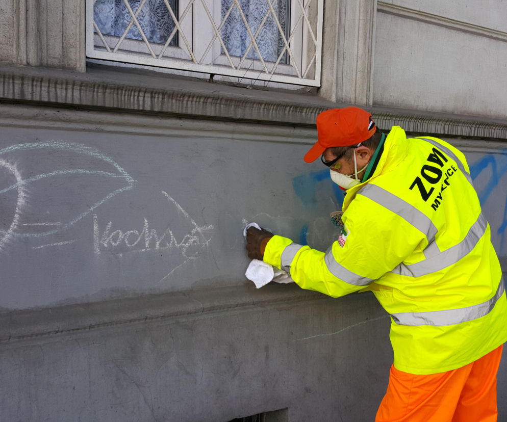 Czyszczenie Mysłowic z nielegalnego graffiti i wulgarnych napisów 