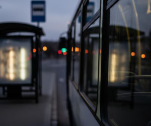 Stoisz na przystanku i zastanawiasz się, czy twój autobus już pojechał? Dzięki tej rzeszowskiej aplikacji możesz to sprawdzić