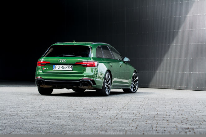 Audi RS4 Avant B9 2.9 TFSI V6 450 KM Tiptronic quattro