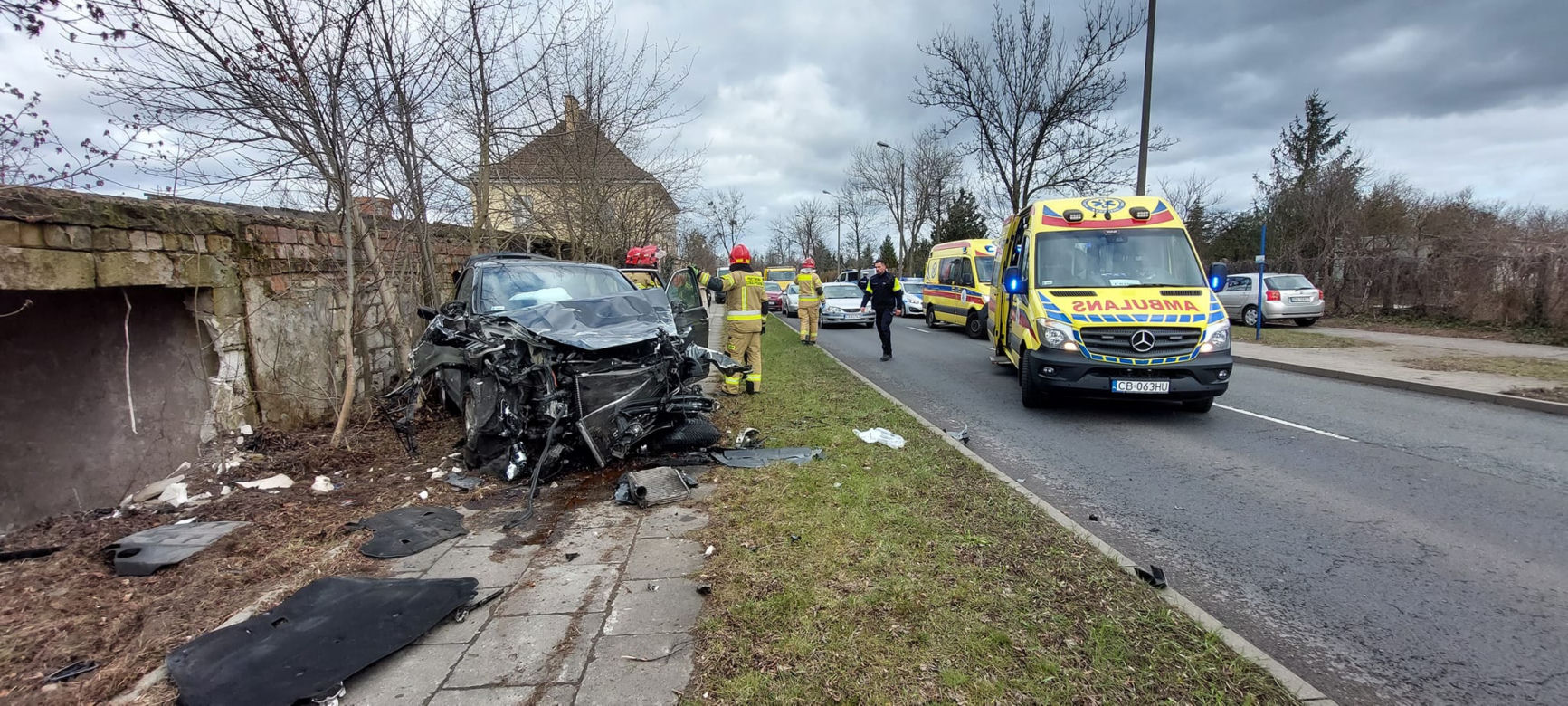 Poważny wypadek na Inwalidów w Bydgoszczy. Cztery osoby ranne