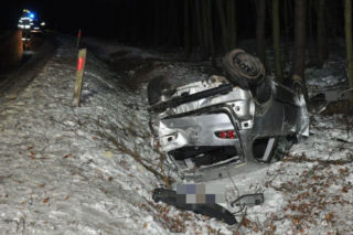 Tragedia w Hucie Turobińskiej. Samochód uderzył w drzewo, kierowca nie żyje