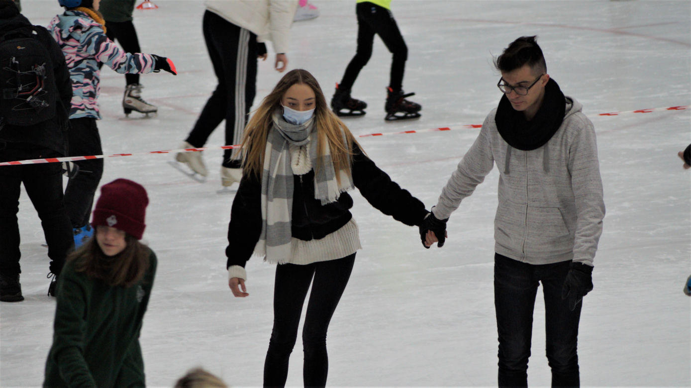 Tłumy na bydgoskim lodowisku Torbyd [GALERIA]