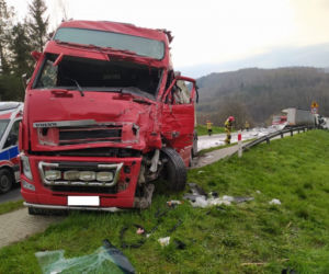 Zderzenie dwóch ciężarówek na krajowej 19 w Domaradzu. Utrudnienia w ruchu 
