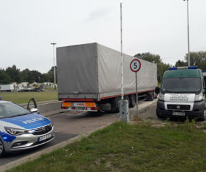 Zatrzymał się dopiero za trzecim wezwaniem. Kierowca TIR-a miał w organizmie blisko 2 promile alkoholu