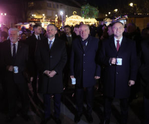 Karol Nawrocki wpadł na jarmark świąteczny