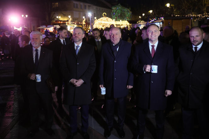 Karol Nawrocki wpadł na jarmark świąteczny