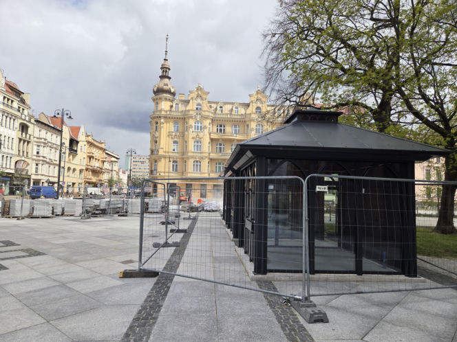 Nowe oblicze placu Wolności. Kwiaciarnie już zamontowane, koniec prac coraz bliżej