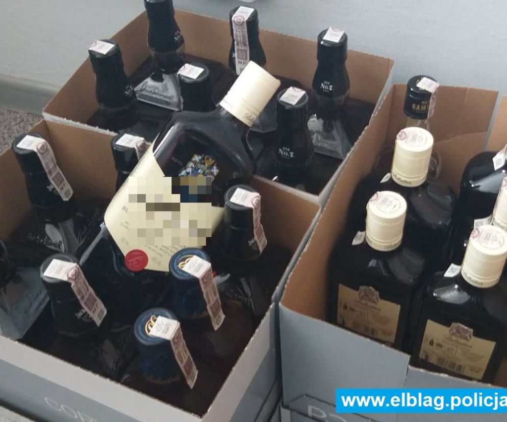 Elbląg: Ukradli 20 butelek whisky! Twierdzili, że je kupili, ale nie za płacili