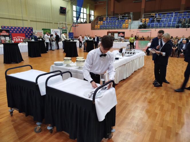 Już po raz ósmy w Siedlcach rywalizowali młodzi kelnerzy z całej Polski