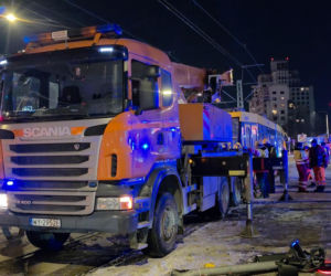 Wykolejenie tramwaju linii nr 28 na rondzie Zgrupowania AK Radosław w kierunku dworca Gdańskiego