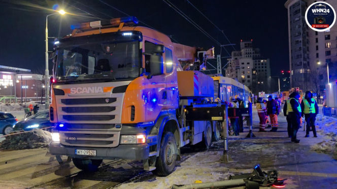 Wykolejenie tramwaju linii nr 28 na rondzie Zgrupowania AK "Radosław" w kierunku dworca Gdańskiego