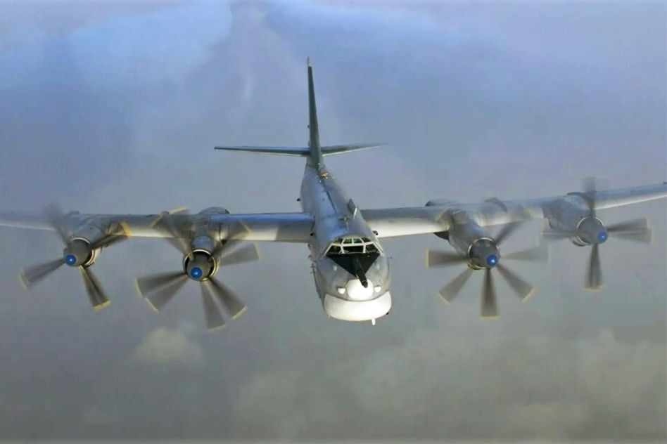 Tu-95MS w locie