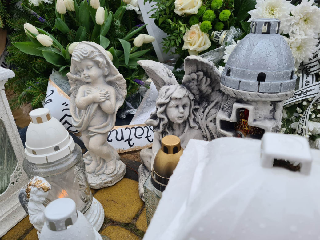 Grób Natalii usłany kwiatami [GALERIA]
