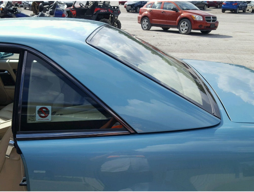 Mercedes 500 SL z przebiegiem niecałych 2000 km