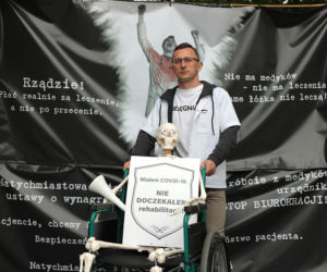 16 000 za zduszenie strajku, 3000 za ratowanie życia