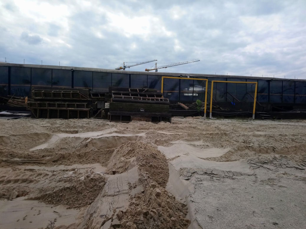 Kraków: Plaża przy Forum znika bezpowrotnie