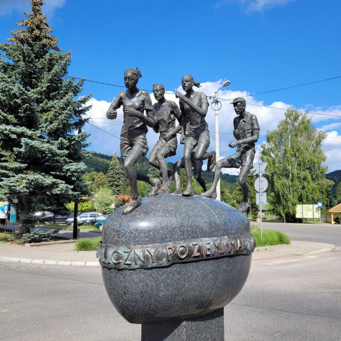 To jedno z najpiękniejszych miast w Małopolsce. Kiedyś było wsią, która należała do króla