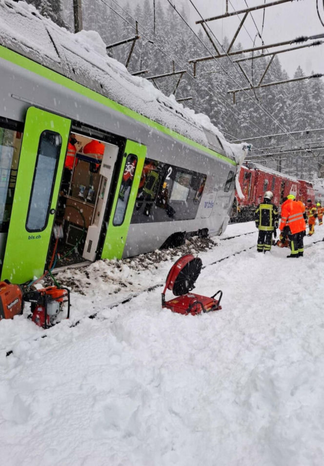 Szwajcaria/ Wykoleił się pociąg w Alpach, trwa akcja ratunkowa