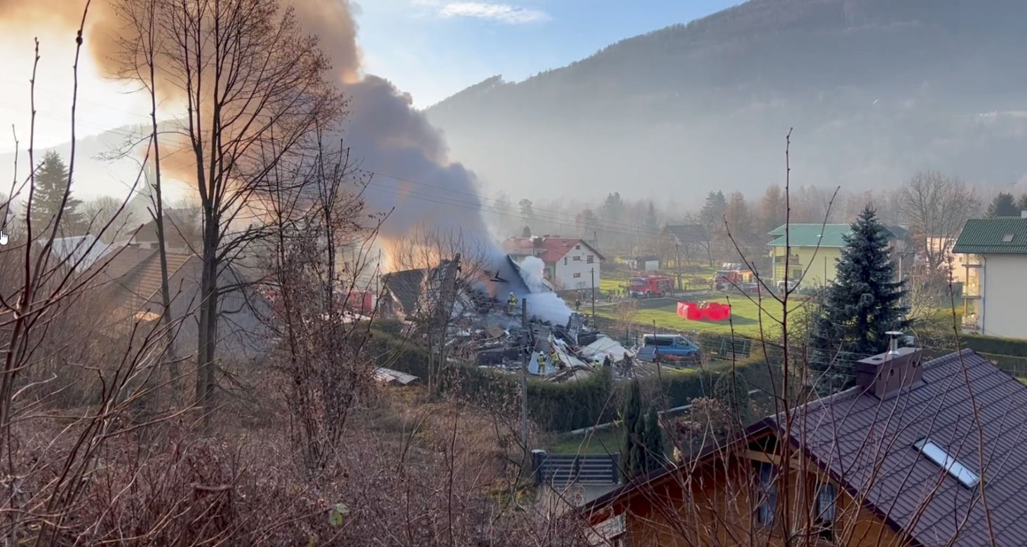 Tragedia w Ustroniu! Wybuch gazu rozsadził dom jednorodzinny. Jedna osoba wyciągnięta spod gruzów