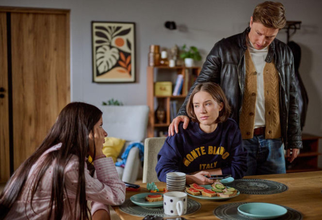 "Na Wspólnej", odcinek 4170: Julka martwi się o Kosmę, a o jego zniknięcie obwinia Leona