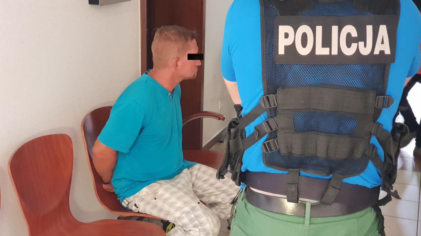 Zazdrośnik pociął żonę tulipanem