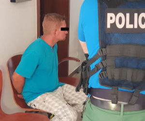Zazdrośnik pociął żonę tulipanem