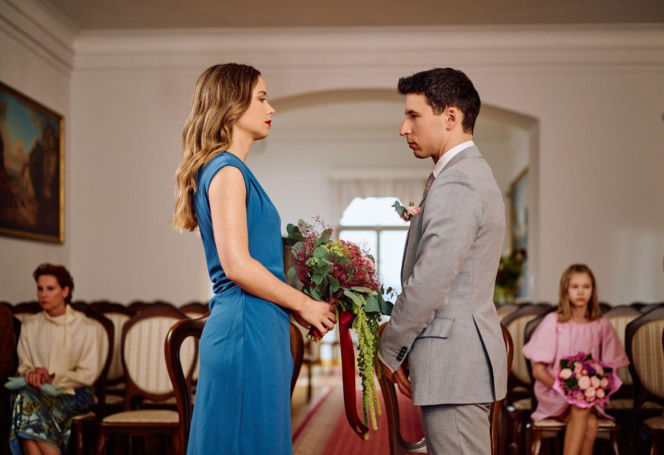 Na Wspólnej, odcinek 4174: Prowokacja Kaliny w dniu ślubu kończy się dramatycznym upadkiem ze schodów - ZDJĘCIA