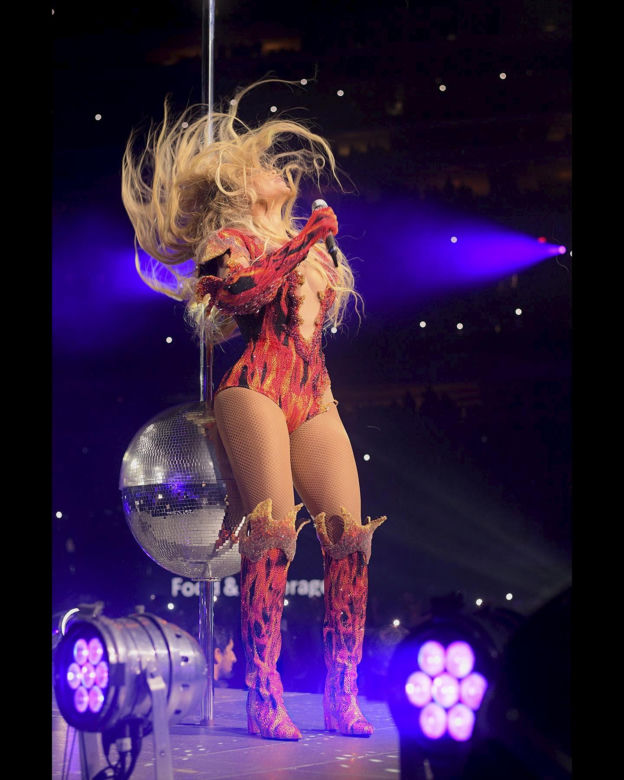 Beyonce wraca! Jest całkiem naga i została kowbojem!