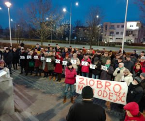 Radom: Manifestowali w obronie sędziów. Ponad 100 osób osób wzięło udział w demonstracji