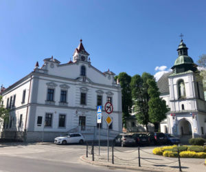 To miasto w województwie małopolskim ma jeden z najpiękniejszych rynków. Olśniewa również zabytkowym ratuszem