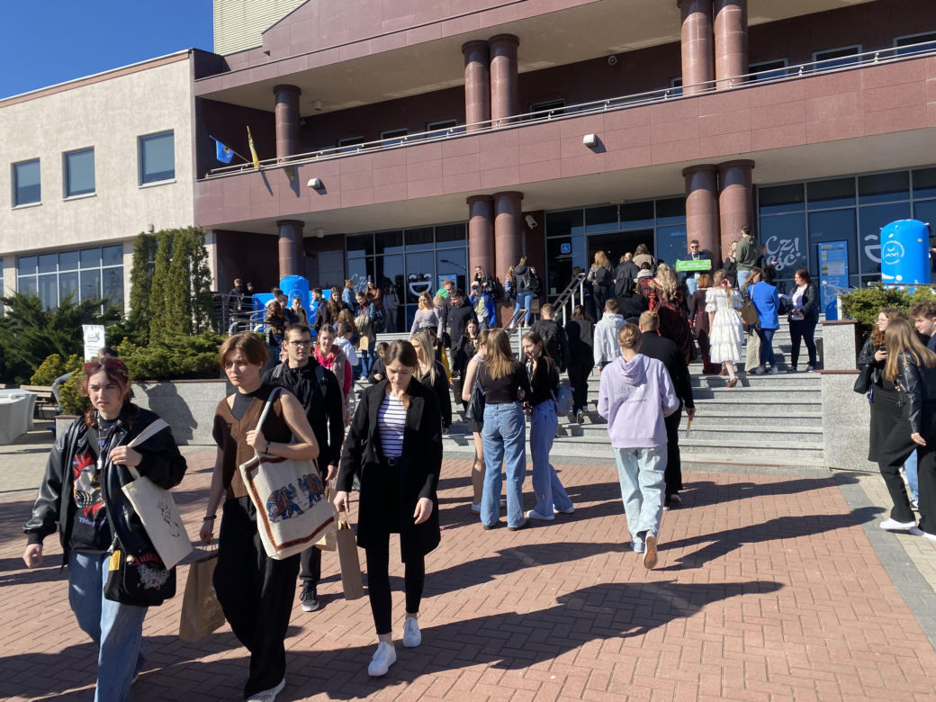 Dzień Otwarty UWM. Ogromne zainteresowanie olsztyńską uczelnią. Tłumy w bibliotece