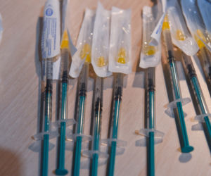 Koronawirus, Toruń: Zaszczep się w majówkę! Ogromne kolejki przed CKK Jordanki. Mnóstwo chętnych