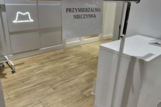 14-latek zaatakowany nożem w przymierzalni. Nieoficjalne ustalenia szokują! To była schadzka?!