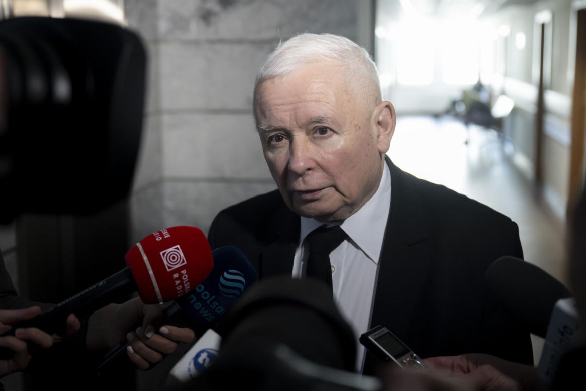 Wiercą Kaczyńskiemu za ścianą