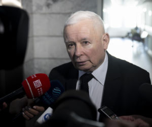 Wiercą Kaczyńskiemu za ścianą