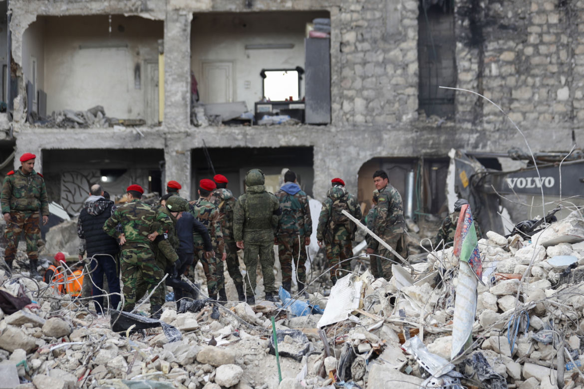  Urodziła dziecko w ruinach po trzęsieniu ziemi! Dziecko przeżyło, matka i ojciec zmarli historia do noworodka uratowanego w Syrii. matka urodziła gdy dom sie zawalił
