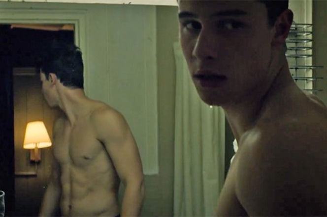 screen z teledysku Shawn Mendes - Treat You Better